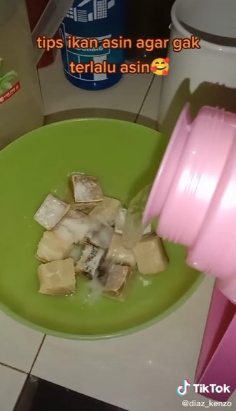 Cara ampuh mengurangi rasa asin pada ikan jambal, antigagal