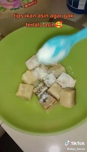 Cara ampuh mengurangi rasa asin pada ikan jambal, antigagal