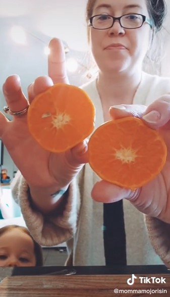 Tak banyak yang tahu, ini cara mengupas jeruk dengan cepat dan rapi