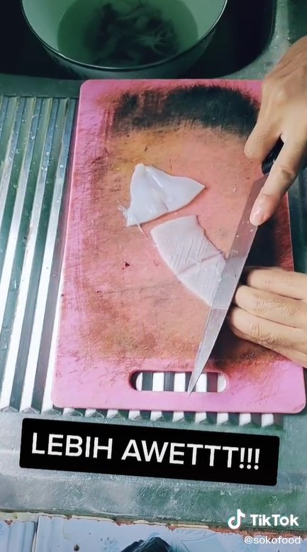 Trik menyimpan cumi ini bikin segarnya tahan lama dan antibau