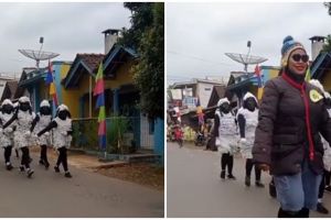 Emak-emak lomba gerak jalan pakai kostum Shaun The Sheep, aksinya lucu