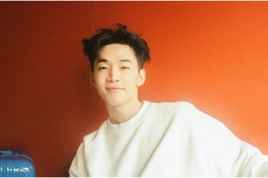 11 Potret Henry Lau kulineran di Indonesia, serba makanan kaki lima