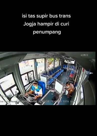 Detik-detik penumpang Trans Jogja nyaris curi tas sopir, bikin emosi