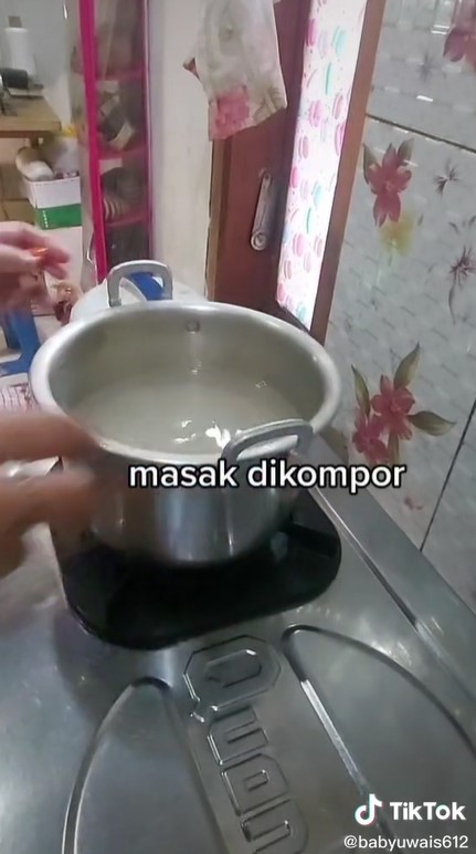 Cara simpel menanak nasi di kompor, dijamin pulen dan tak berkerak
