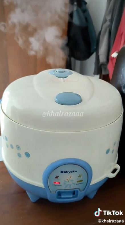 Tak perlu direndam, ini cara cepat bersihkan kerak nasi di rice cooker