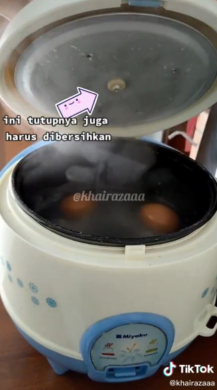 Tak perlu direndam, ini cara cepat bersihkan kerak nasi di rice cooker