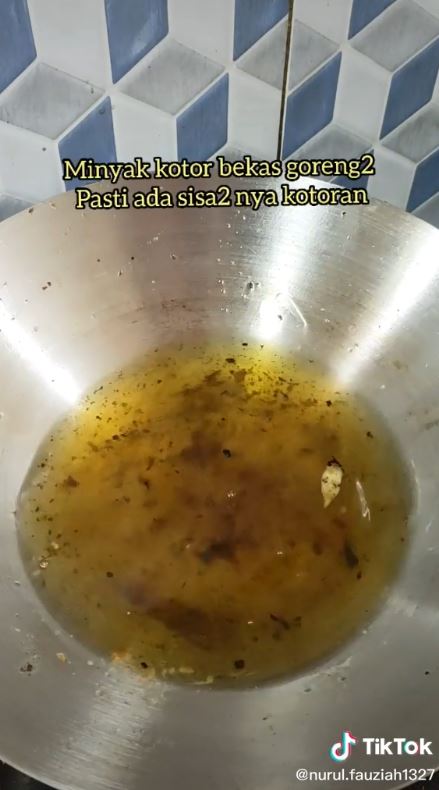 Cara menjernihkan minyak goreng bekas, simpel cuma pakai satu bahan