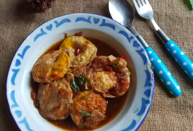 13 Resep olahan telur dadar kuah, simpel, nikmat, dan menggugah selera