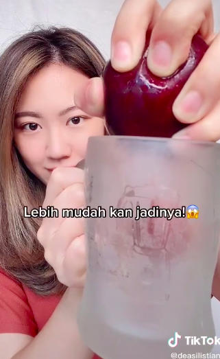 Cara bikin jus apel menyegarkan tanpa blender, mudah ditiru
