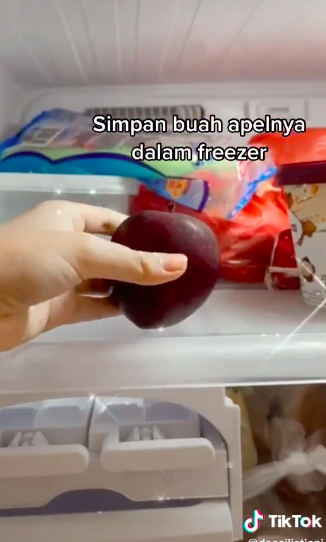 Cara bikin jus apel menyegarkan tanpa blender, mudah ditiru