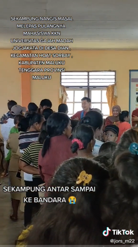 KKN berakhir, warga lepas penuh haru & antar mahasiswa sampai bandara