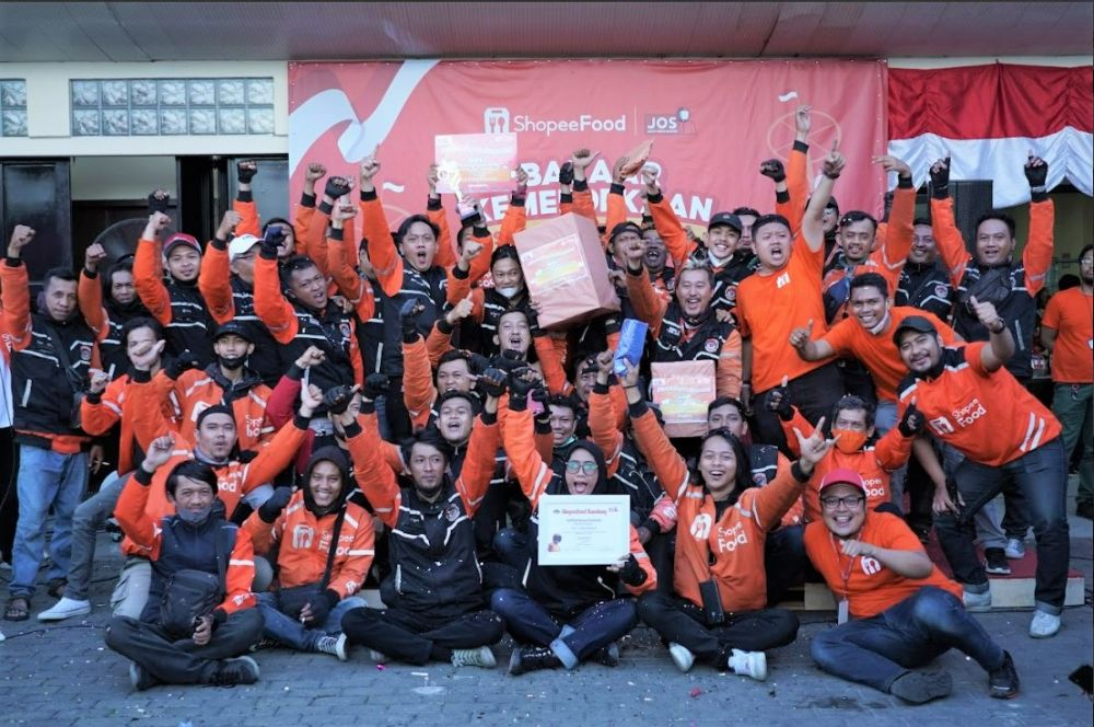 Serunya ratusan driver ShopeeFood di Bandung rayakan HUT RI ke-77