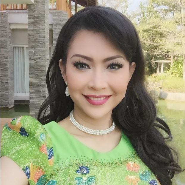 Sang anak jadi anggota Paskibra di London, artis ini menangis haru
