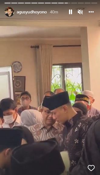 Ayah Emil Dardak berpulang, momen Agus Yudhoyono ikut salatkan jenazah