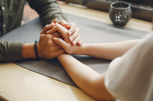 Arti FWB adalah friends with benefit, ketahui penjelasannya