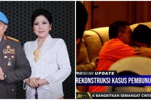 Penampakan Ferdy Sambo peluk Putri Candrawathi saat rekonstruksi