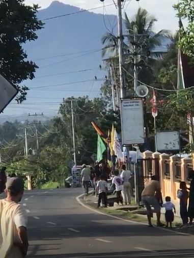 Berkerumun dikira nonton balap liar, ternyata yang balapan tak terduga