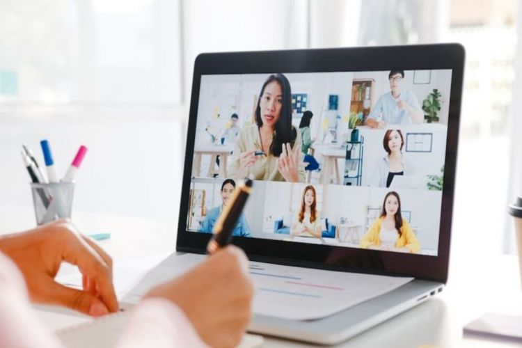 9 Cara agar kamera laptop jernih saat meeting online, patut dicoba