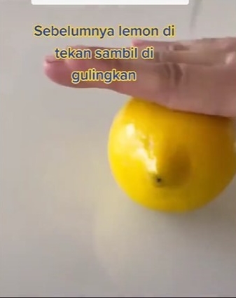 Trik memeras jeruk lemon tanpa dipotong, lebih praktis dan mudah