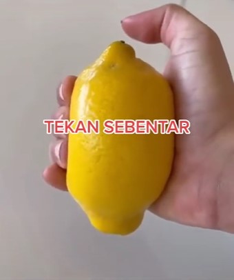Trik memeras jeruk lemon tanpa dipotong, lebih praktis dan mudah