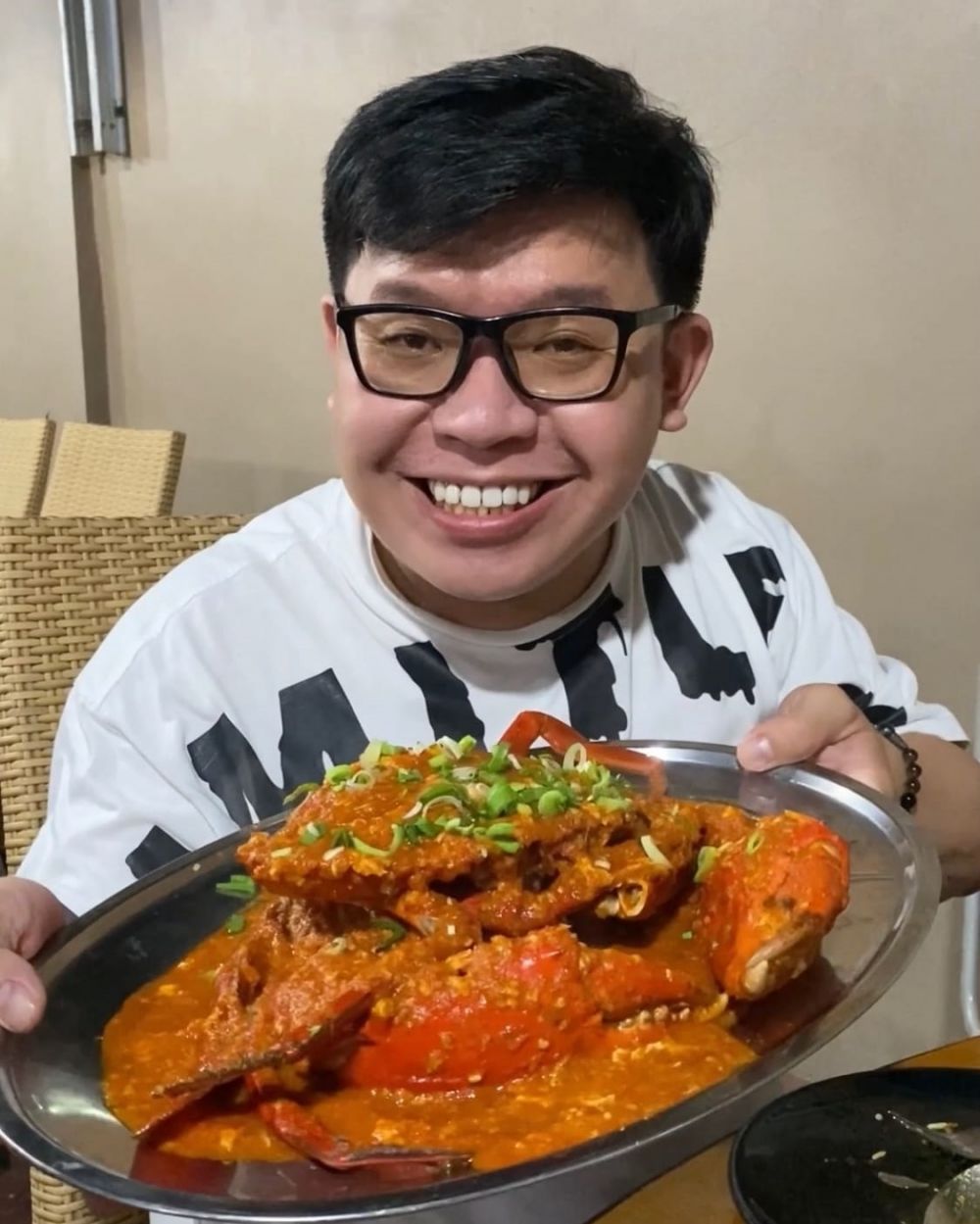 Mengenal Erwin Putra, food vlogger yang pernah obesitas dan keracunan 