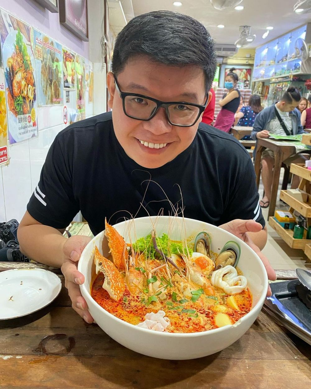 Mengenal Erwin Putra, food vlogger yang pernah obesitas dan keracunan 