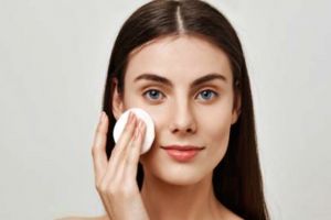 11 Rekomendasi micellar water kulit berminyak di bawah Rp 200 ribu