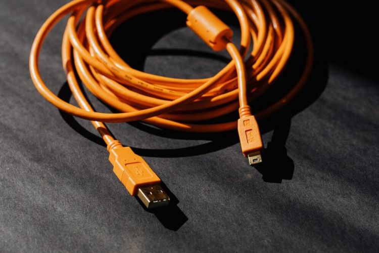 9 Cara mirroring HP ke laptop dengan mudah, tak perlu banyak alat