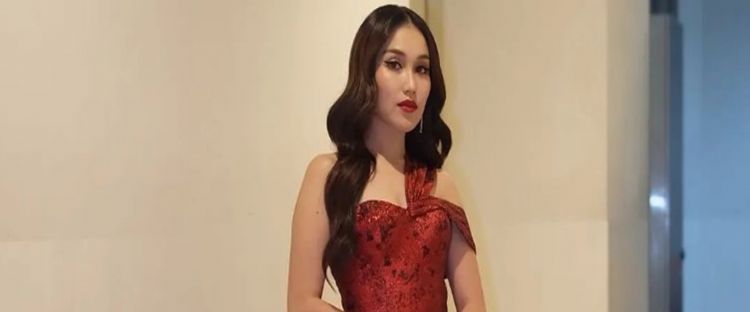 5 Perawatan rambut antirontok dan kusam ala Ayu Ting Ting