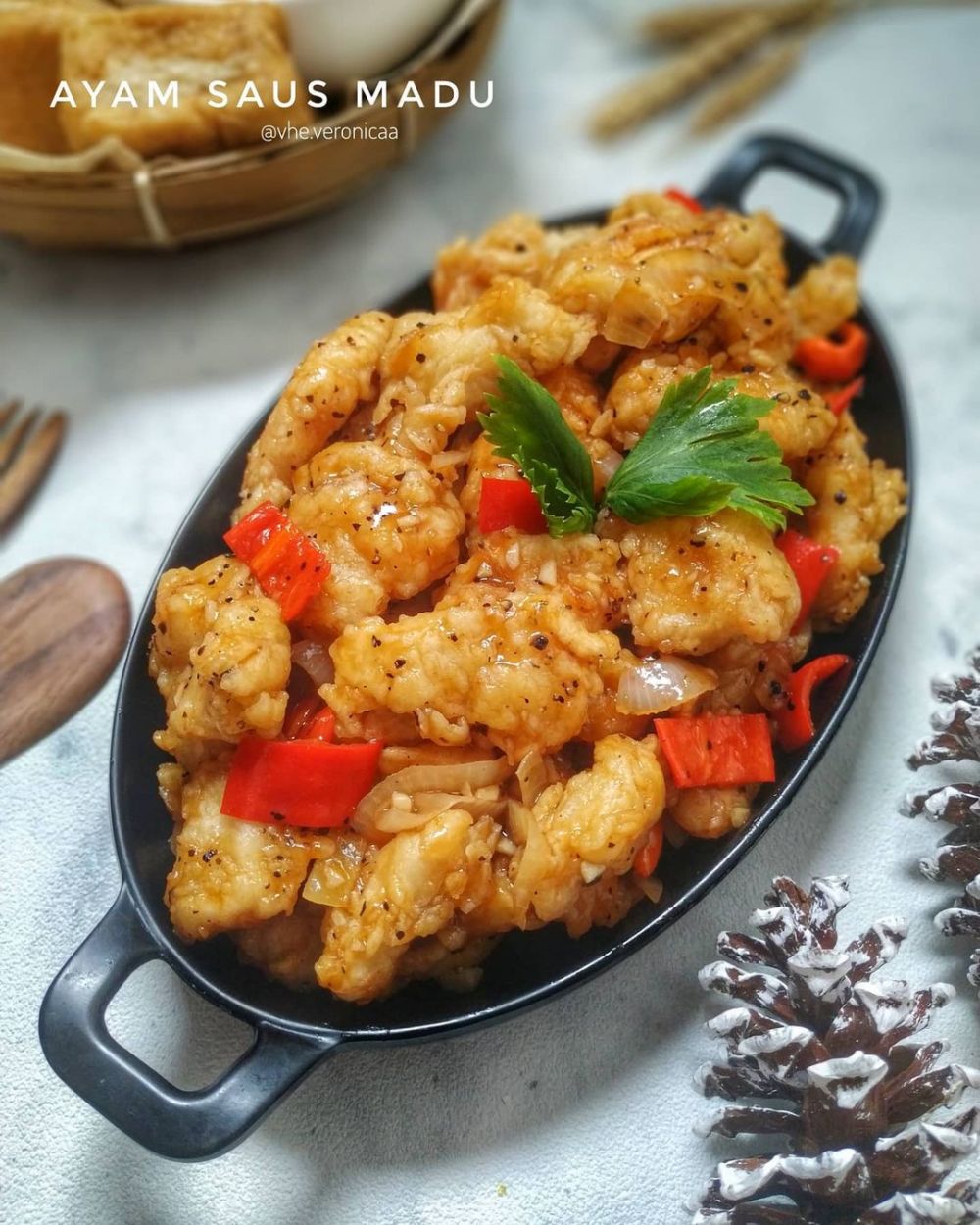 Home-style fried chicken recipe with honey sauce, delicious and makes you addicted