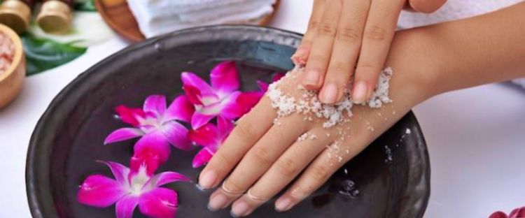 10 Rekomendasi lulur rempah di bawah Rp 100 ribu, kulit cerah & mulus