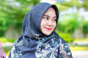 7 Rahasia makeup simpel ala Anisa Rahma, flawless tanpa foundation