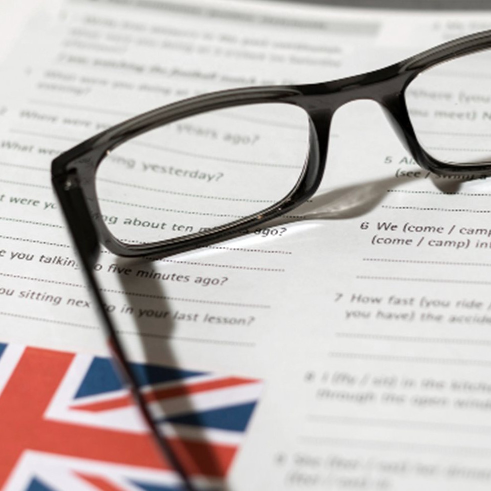 95 Contoh kalimat positive degree dalam percakapan sehari-hari, lengkap dengan arti dan penggunaannya