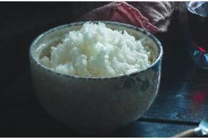 Trik masak satu porsi nasi pakai rice cooker, cocok buat anak kos