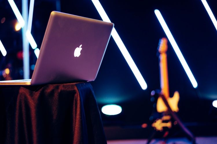 Cara mengganti wallpaper laptop dan MacBook, caranya mudah dan praktis