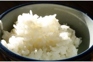 5 Cara masak nasi putih agar lebih rendah kalori, cocok buat diet