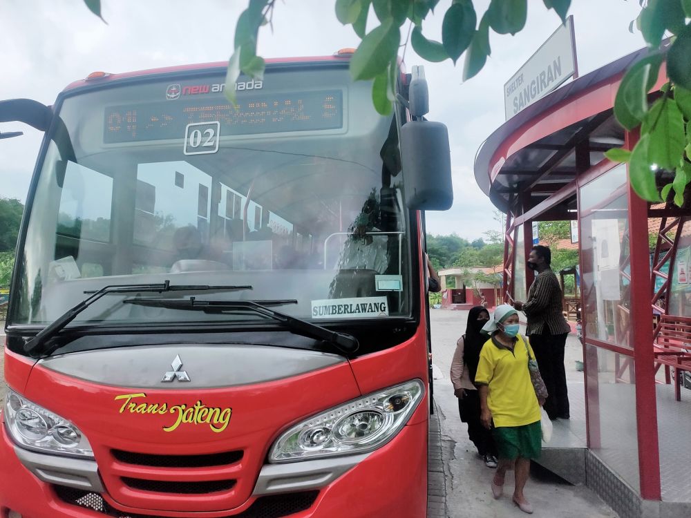 Ketika shelter Trans Jateng tak hanya tempat menaikturunkan penumpang