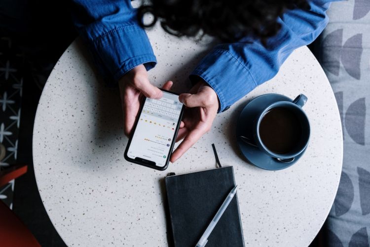 Cara buat Scrolling Teks di WhatsApp dengan mudah, simpel & antiribet
