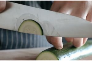 Cara jitu memegang pisau, lebih aman dan nggak mudah terlepas