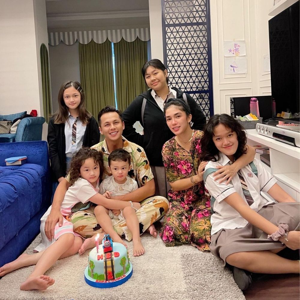 Usia 2 tahun ganteng mirip papanya, ini potret putra Andhika Pratama