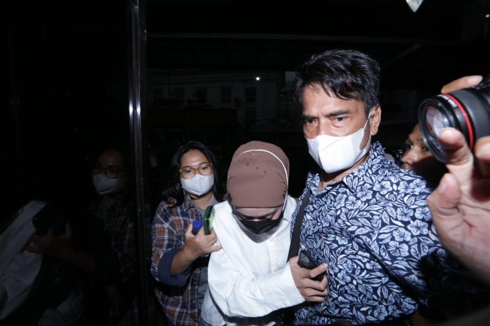 Potret Lesty datangi Polres Jakarta Selatan usai Rizky Billar ditahan