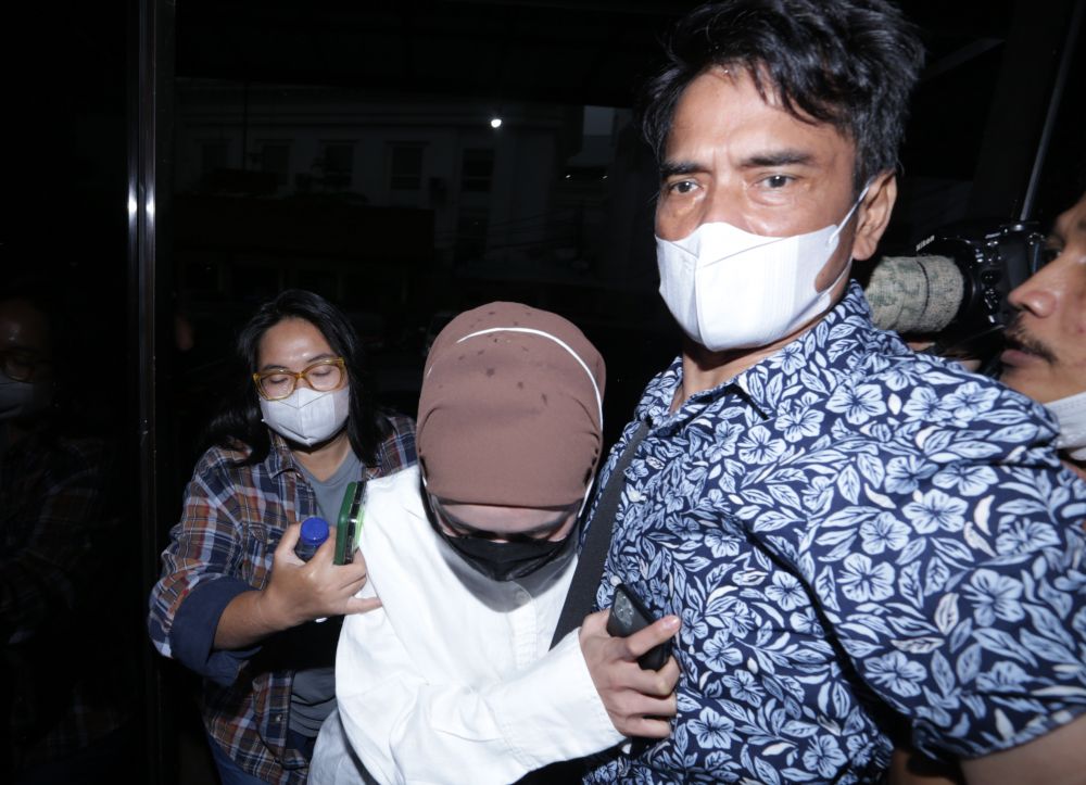 Lesty ke kantor polisi, Rizky Billar sebut istrinya akan cabut laporan