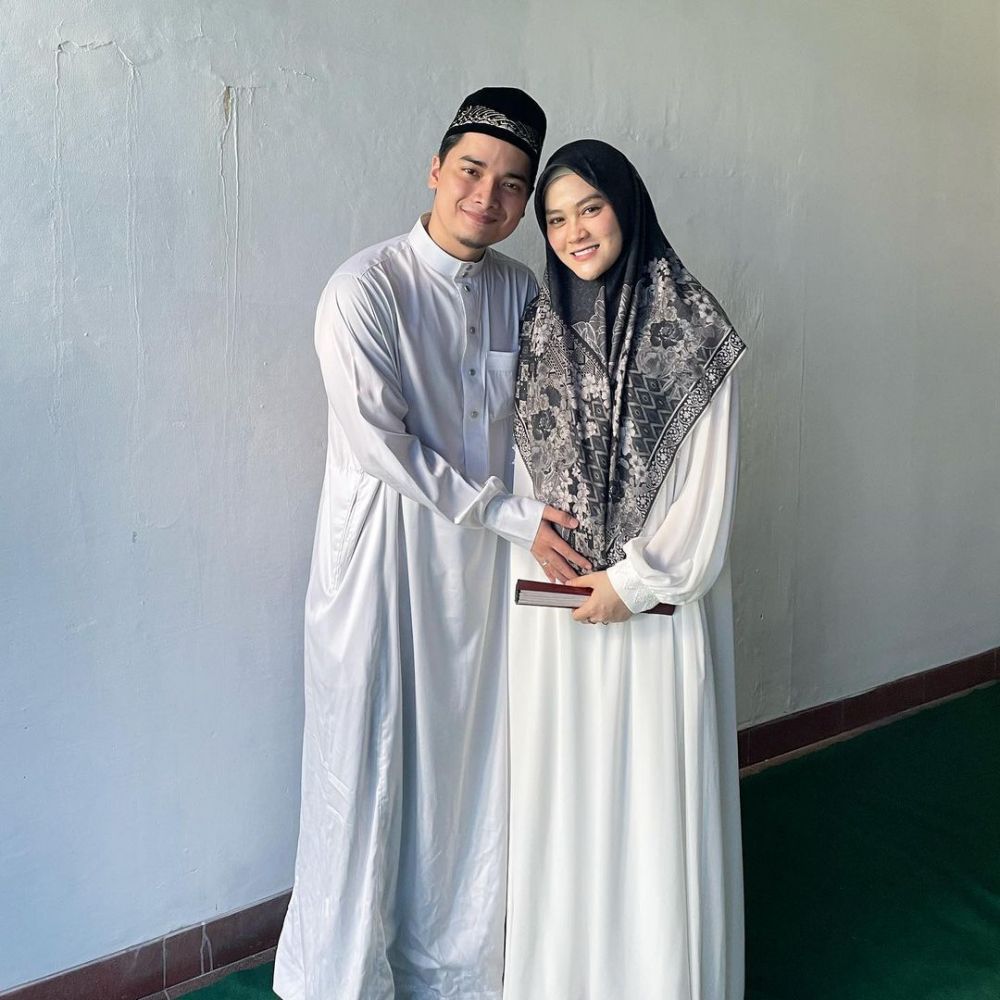 Momen tasyakuran 4 bulan kehamilan Henny Rahman istri Alvin Faiz