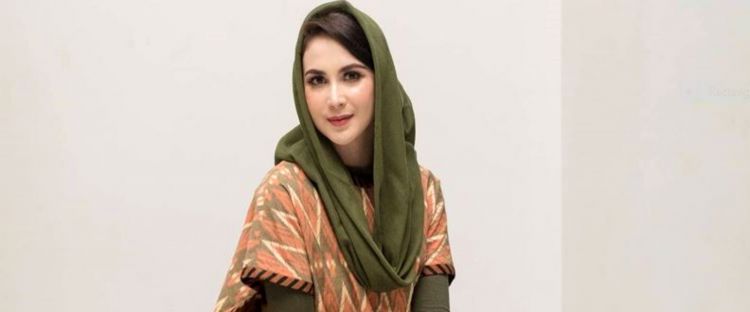 11 Rahasia makeup office look ala Arumi Bachsin, simpel dan flawless