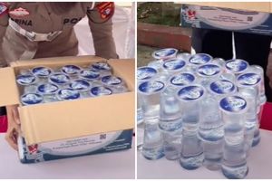 Cara polwan keluarkan air mineral gelas dari kardus ini bikin kagum