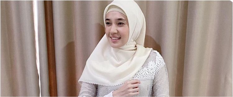 7 Langkah daily makeup Dhini Aminarti, simpel dan tampak natural