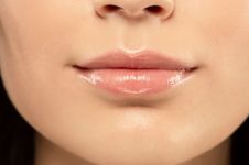 11 Rekomendasi lip oil bikin bibir sehat, harga di bawah Rp 150 ribu