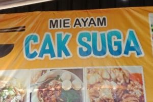 13 Potret kocak spanduk jualan bertema member BTS, ARMY auto nyengir