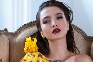 11 Rahasia makeup bold Raline Shah, bikin stunning untuk pesta