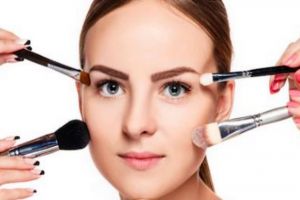 9 Tips makeup kulit berjerawat, gunakan color corrector warna hijau